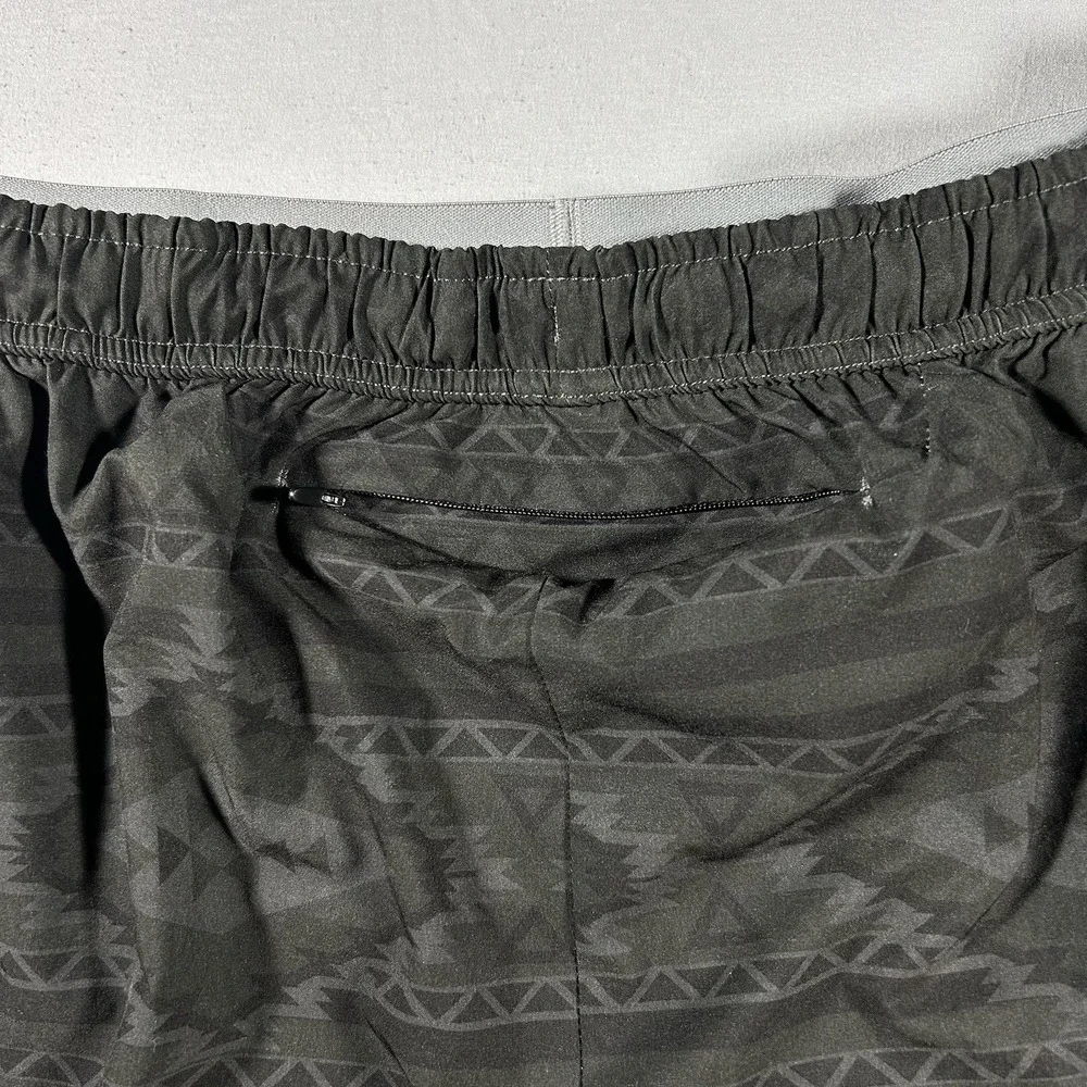 Chubbies The Quests 5.5in Compression Lined Shorts Mens XL Black Aztec